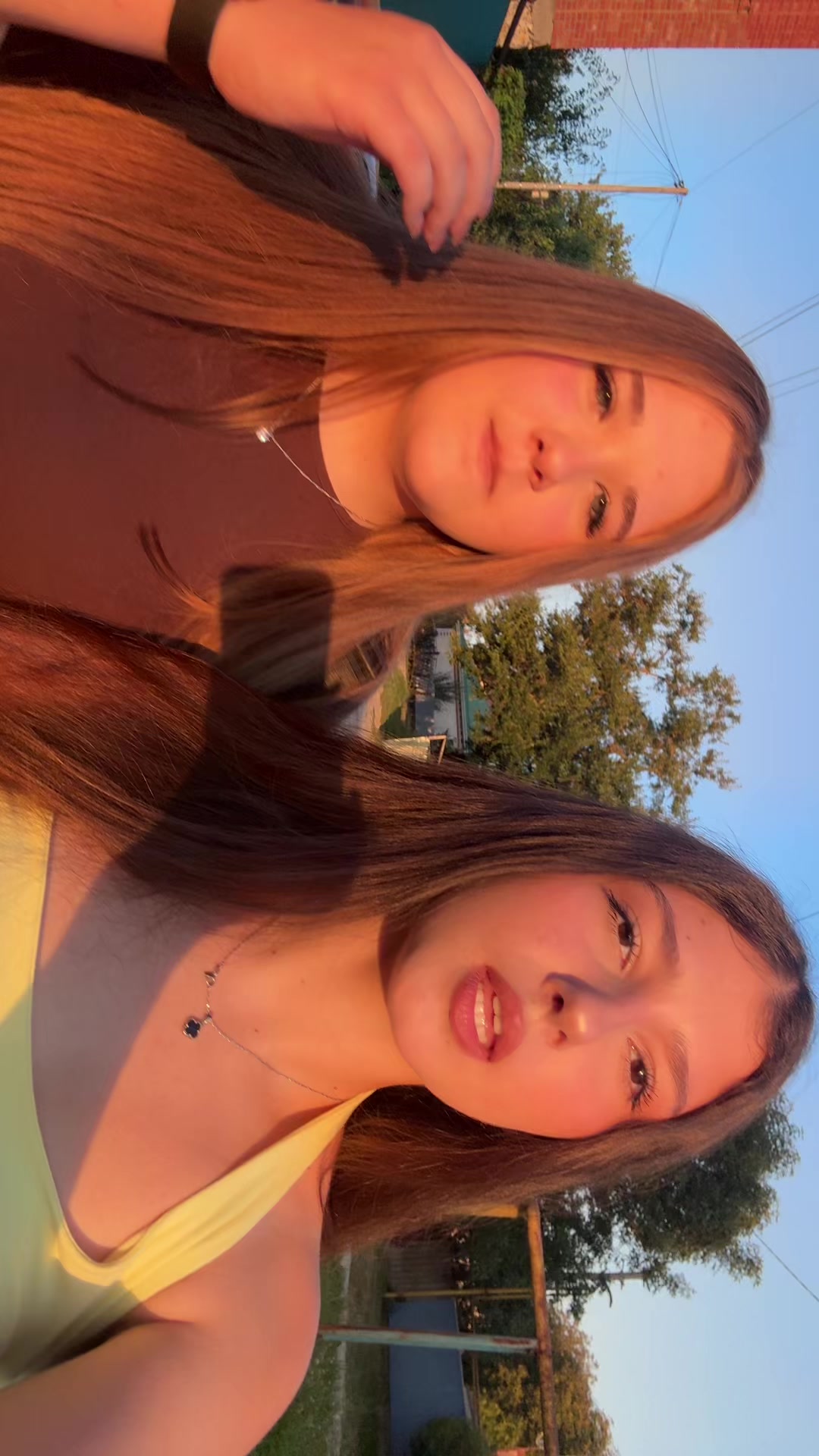 @🫂