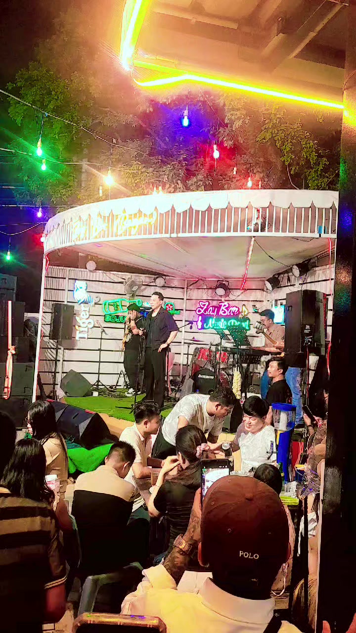 @လူသားအားလုံးကို လေးစားတယ်😎