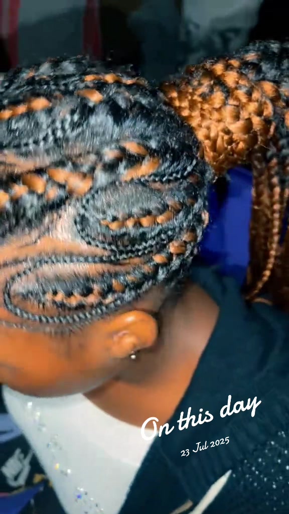 @HAIRSTYLIST IN AGODO EGBE