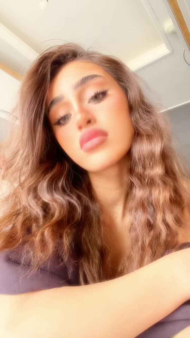 @hellenaslh