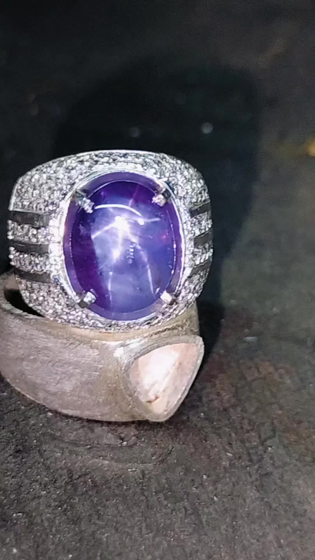 @uzzy gemstone