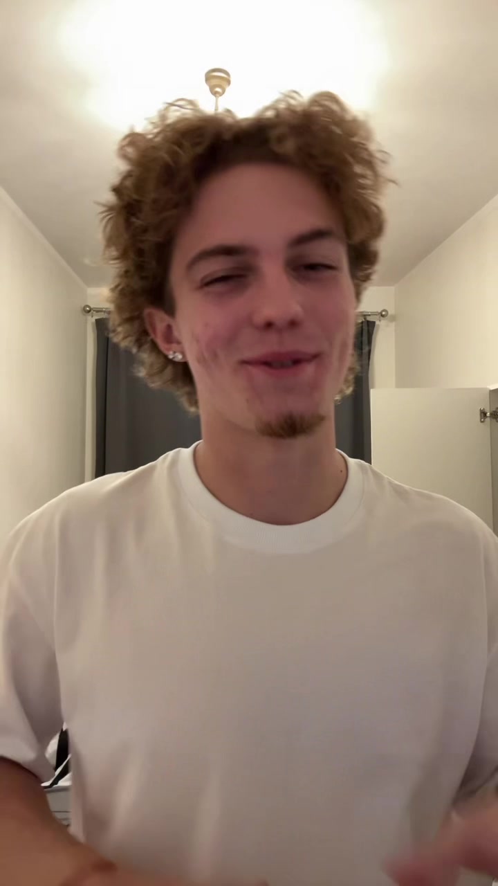 @Sqwimeee