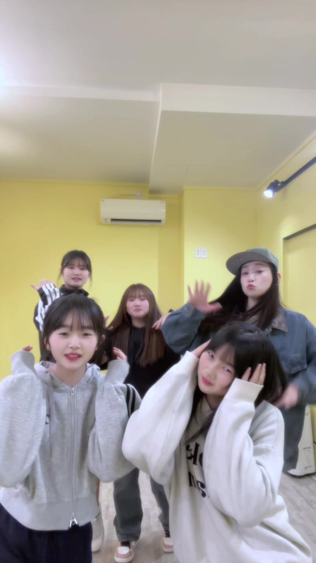 @CHIKA