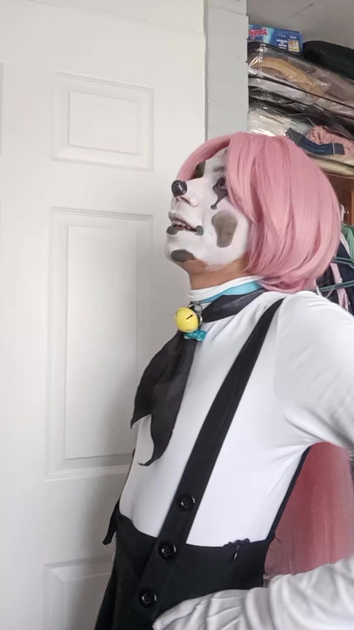 @Dafne the clowngirl
