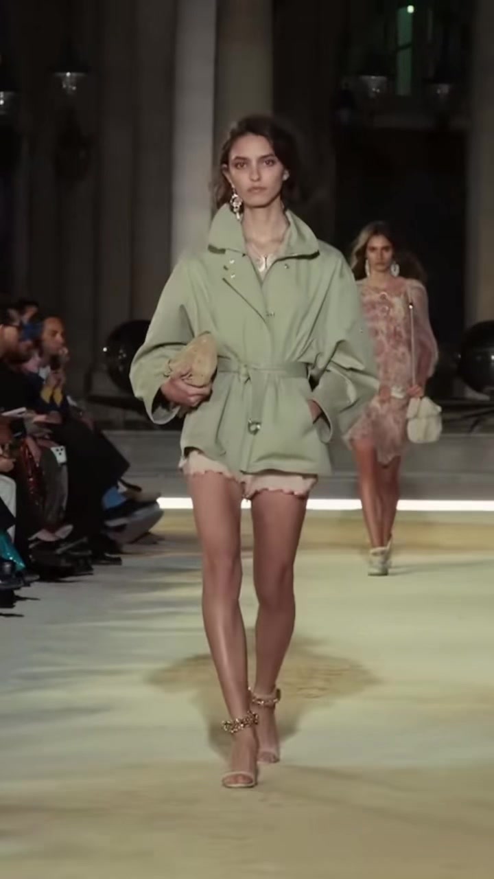 @models walk✨