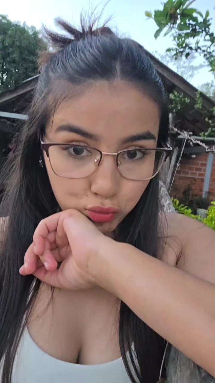 @Lali González🦋👽💫🚼