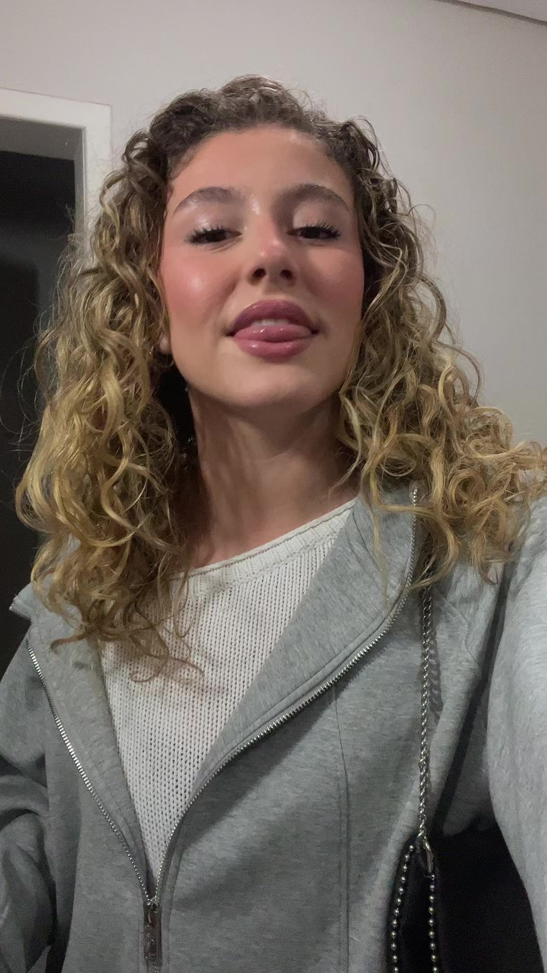 @r :)
