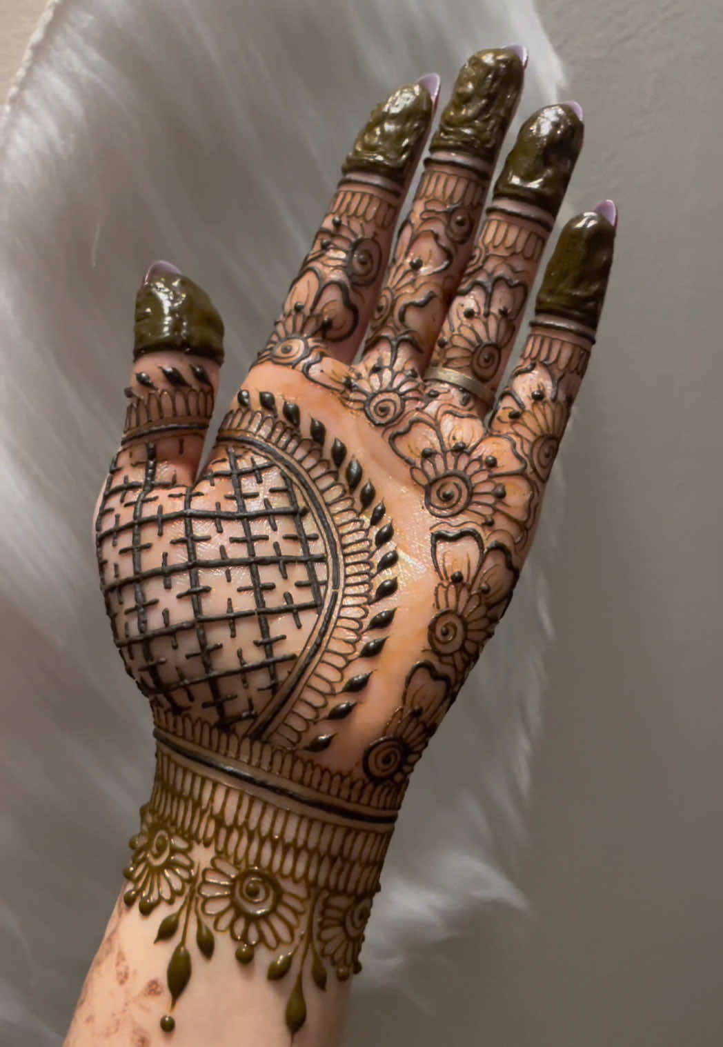 @charmsofmehandi