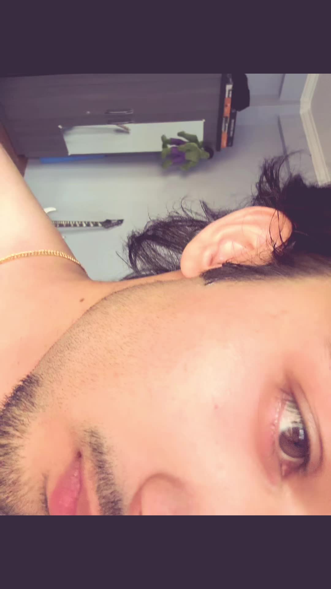 @हि