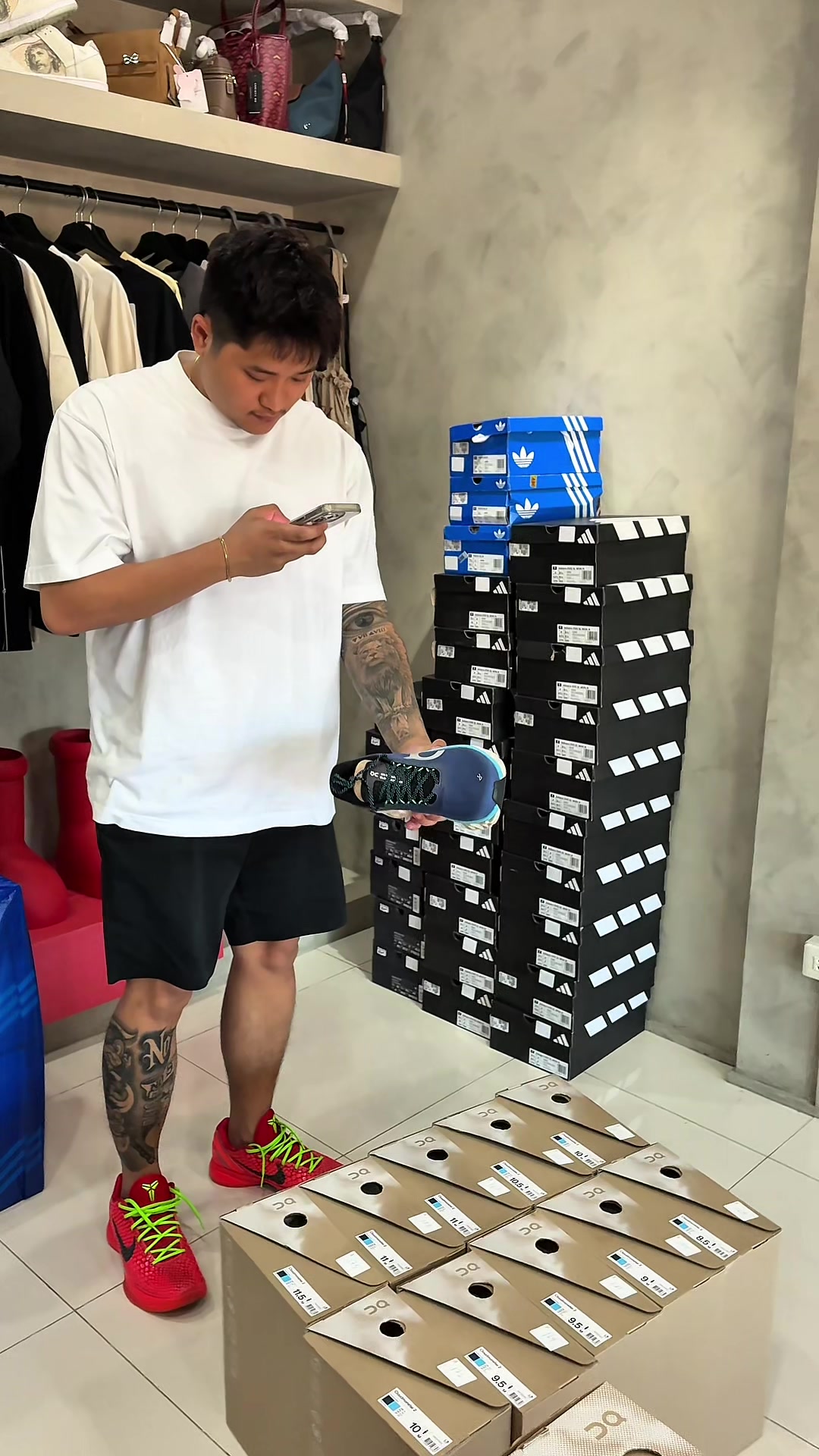 @Sneakfits
