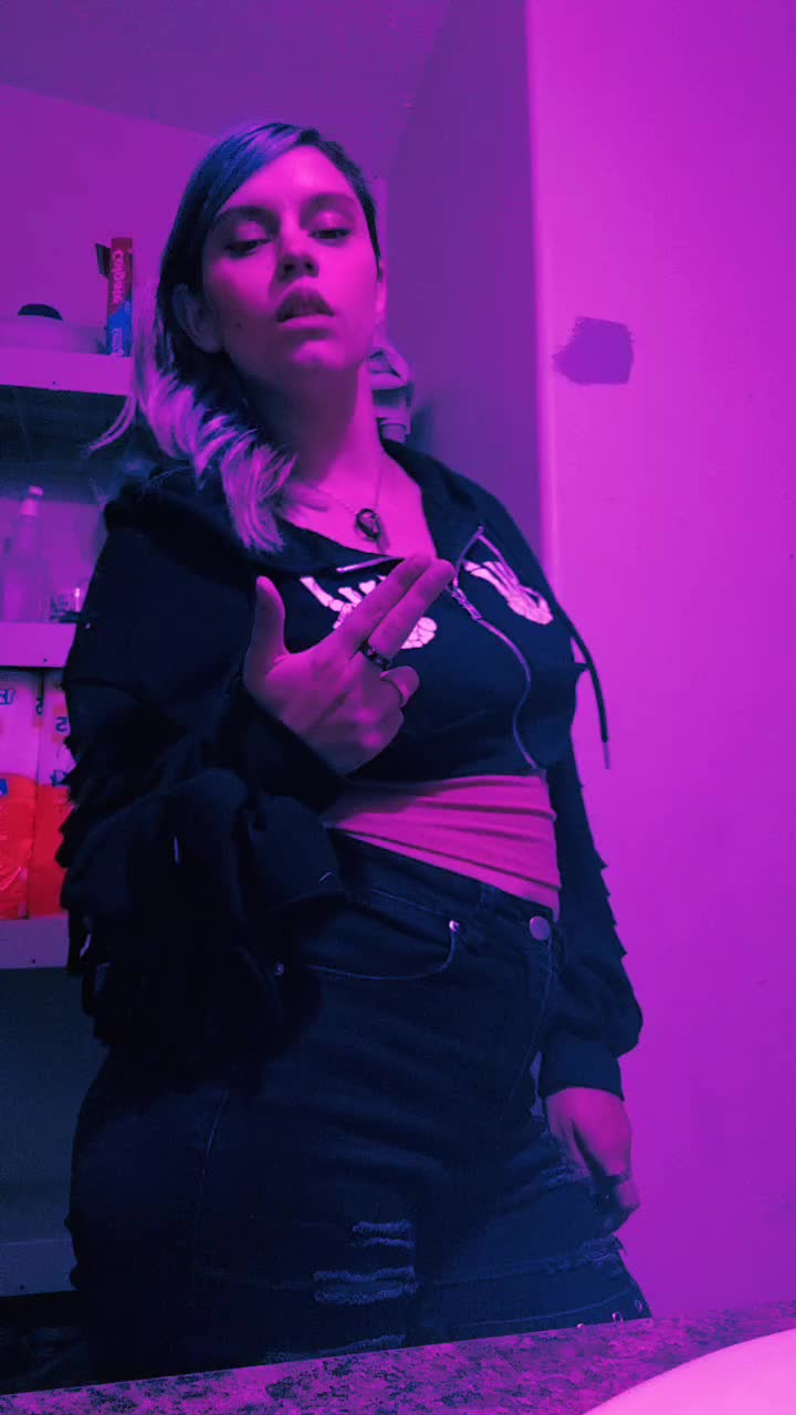 @💜🖤Queen of the Wolves🖤💜