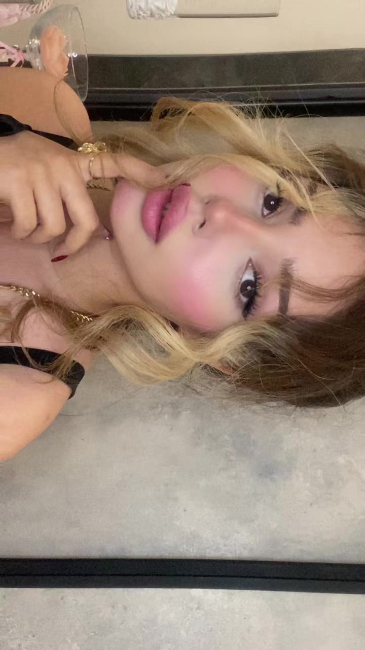 @nazninanjomi