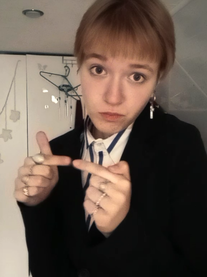 @𝑪𝒐𝒓𝒏𝒇𝒍𝒐𝒘𝒆𝒓 🎭🎹 @