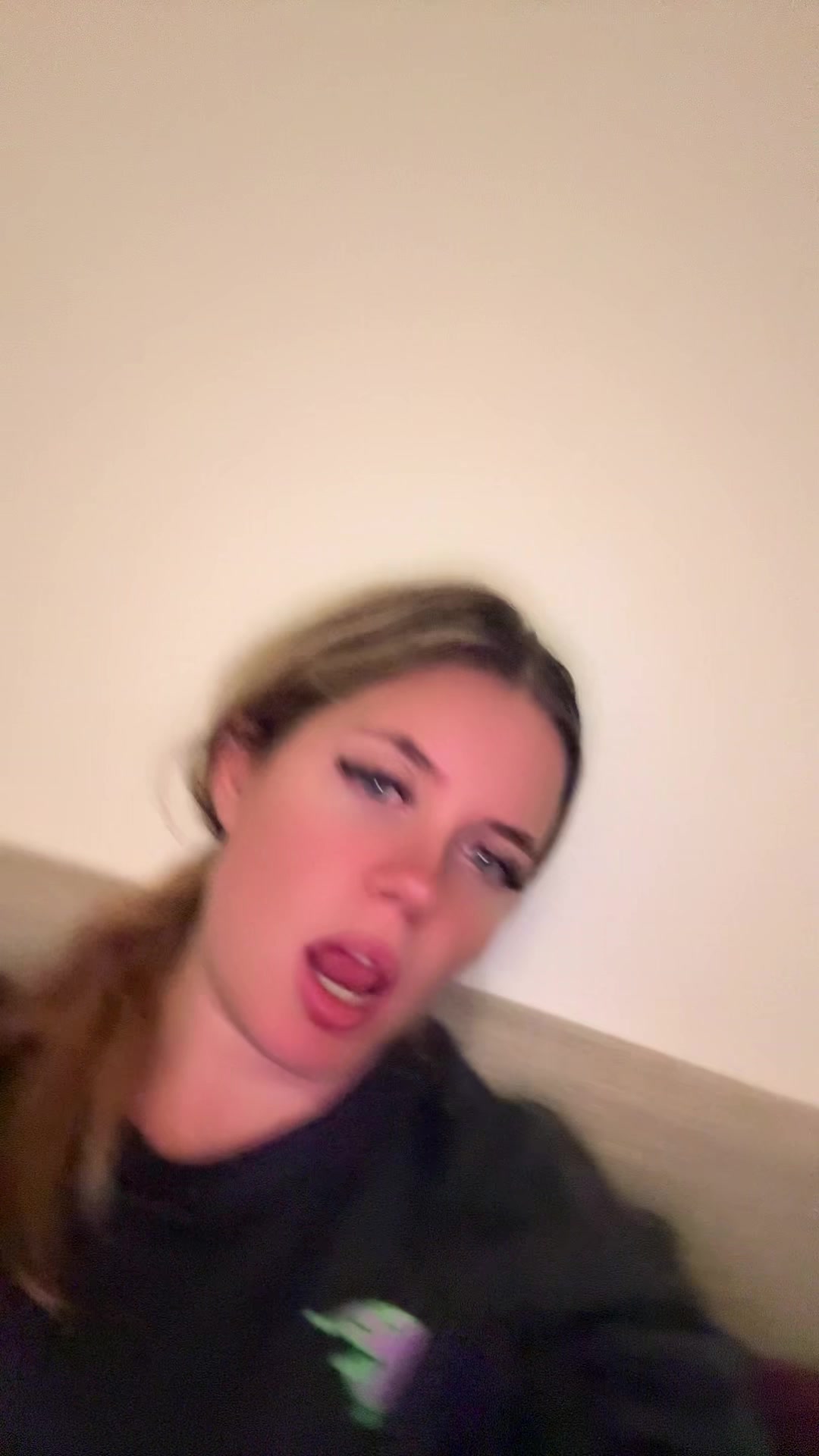 @Em𑣲