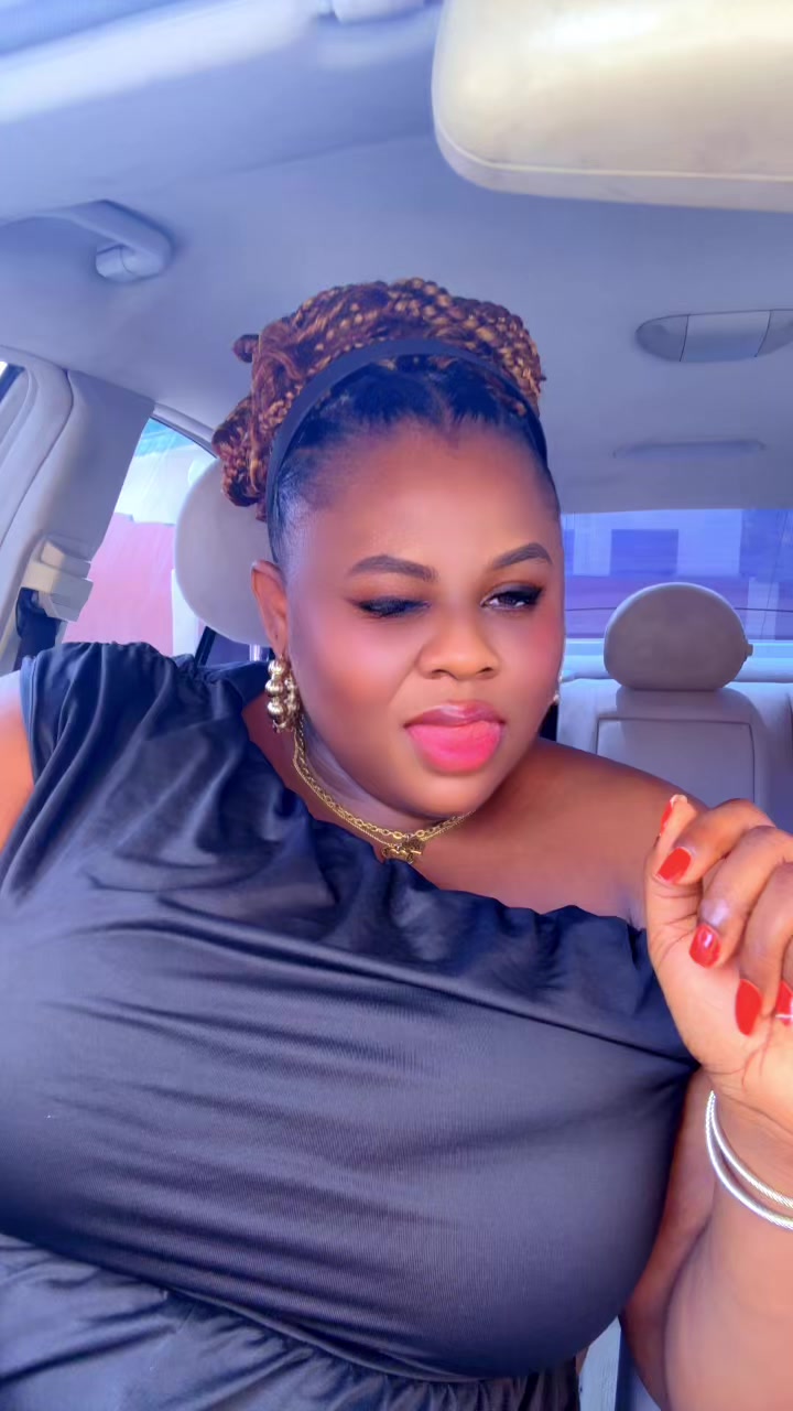 @Plussize_feet