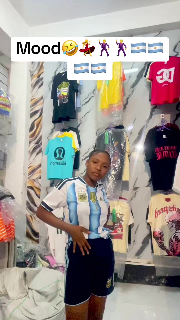 @niaabaee__