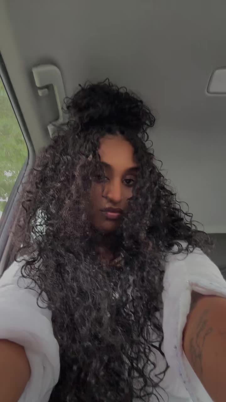 @Mae.