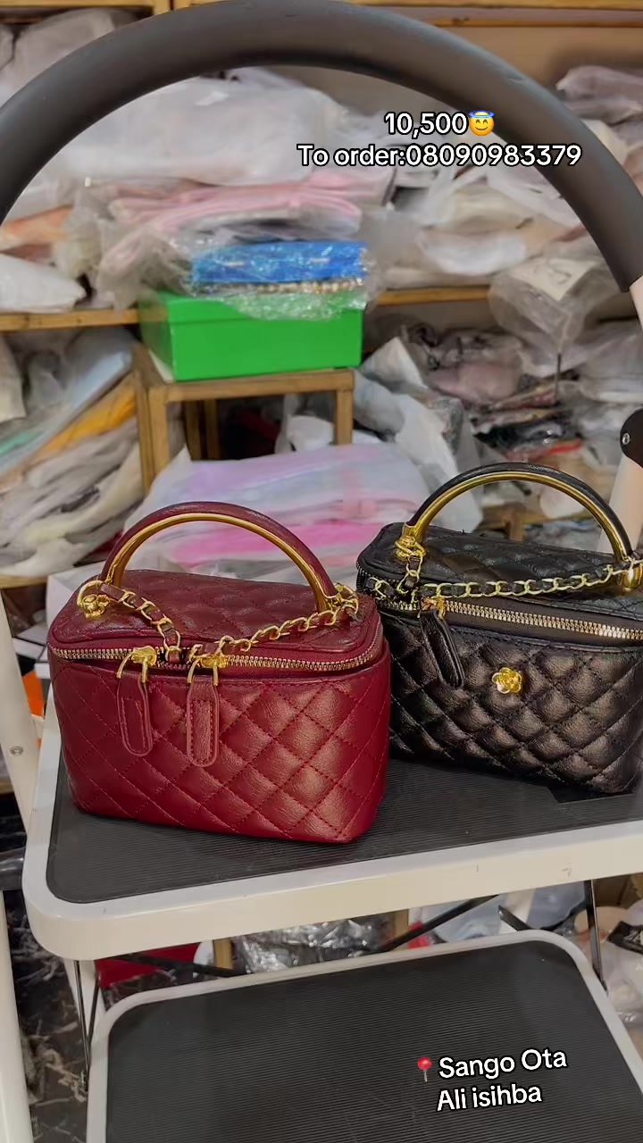 @BAGS/SLIPPERS VENDOR IN SANGO