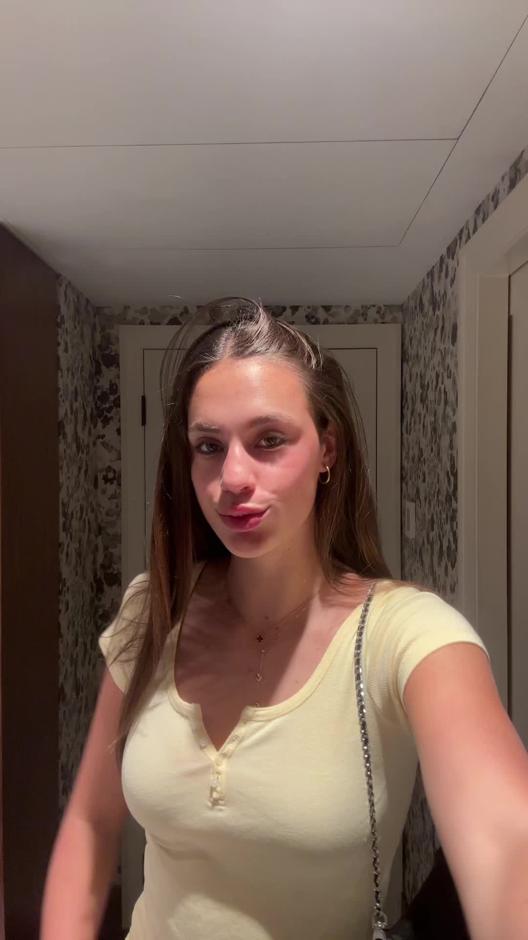 @🫢