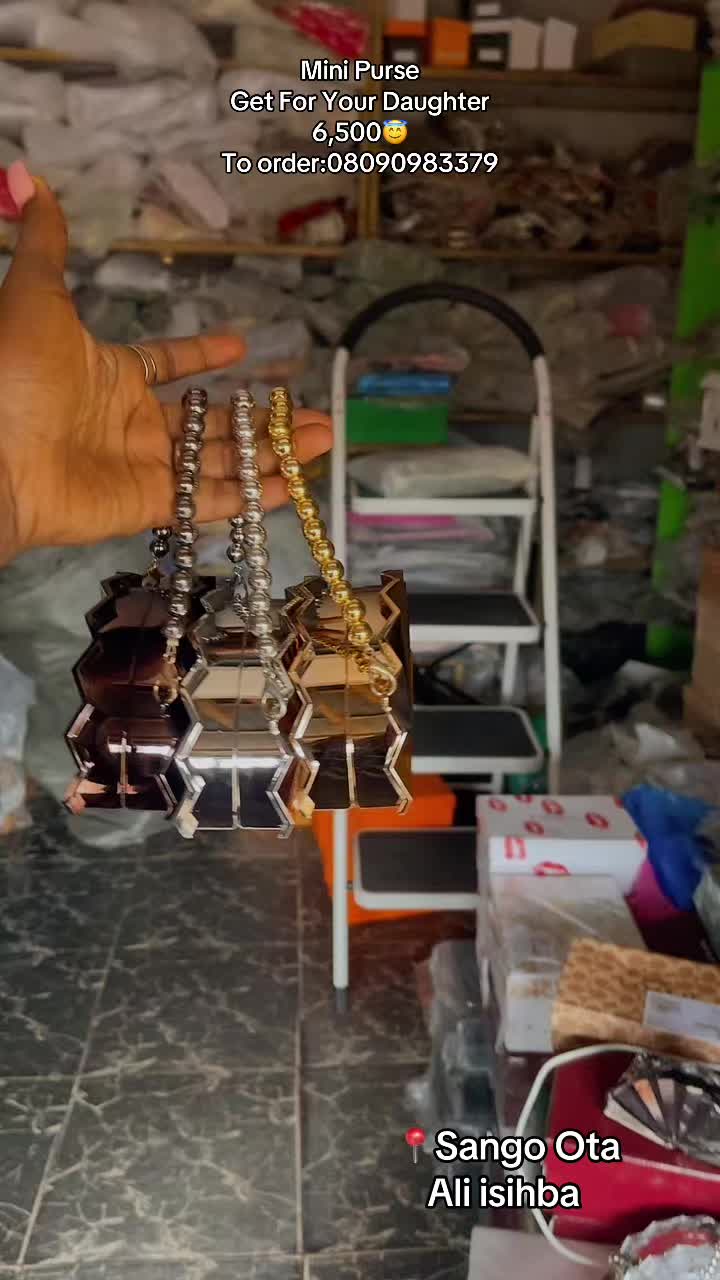 @BAGS/SLIPPERS VENDOR IN SANGO