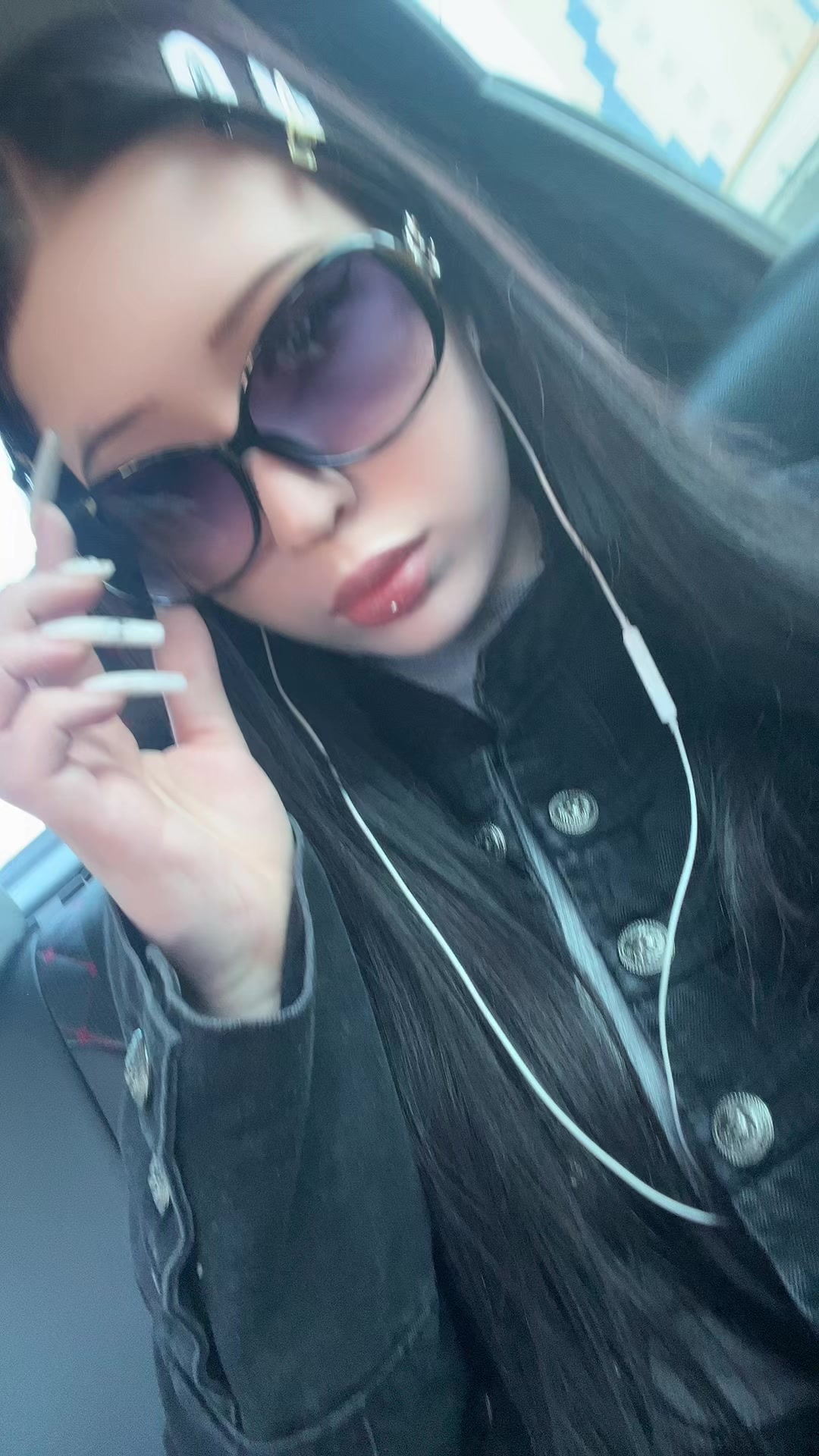 @мила