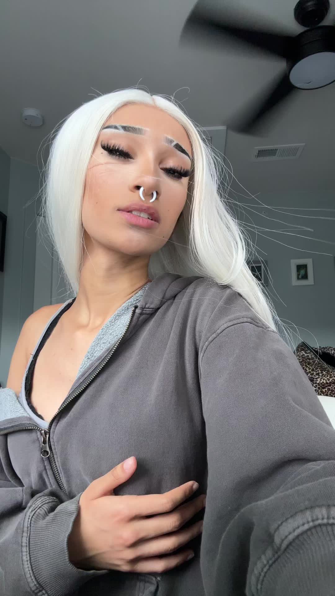 @🧛🏼&zwj;♀️