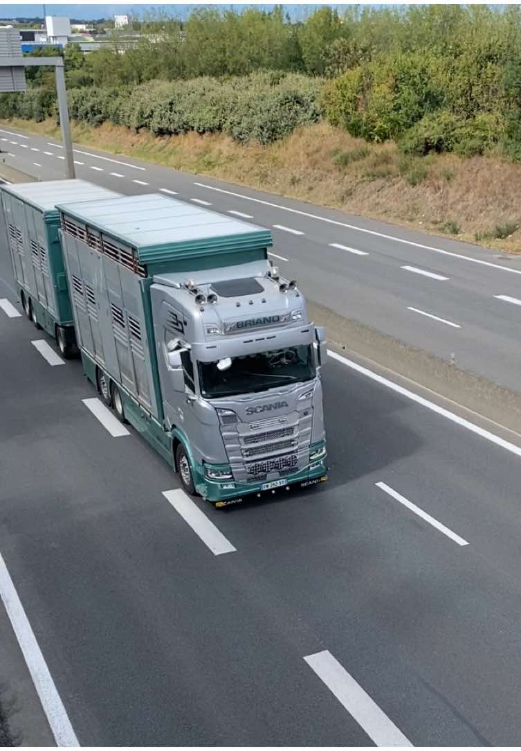 @LEOPNSX_TRUCKSPOTING🇫🇷🚨