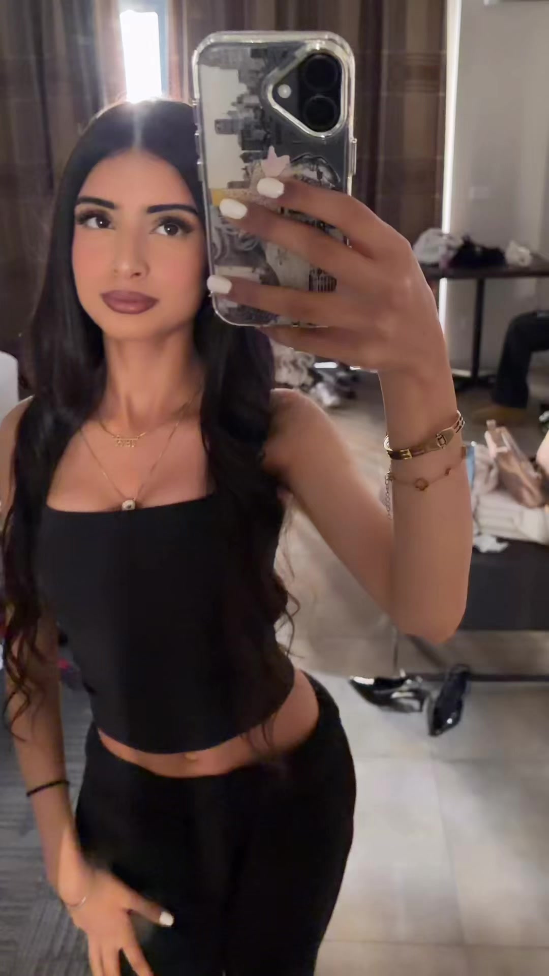 @𝑅 ☬