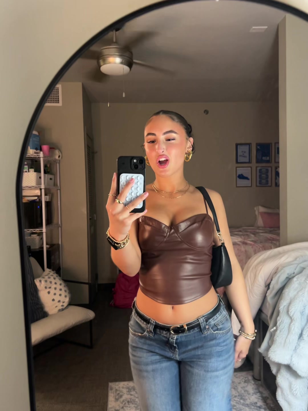 @livv.broyard