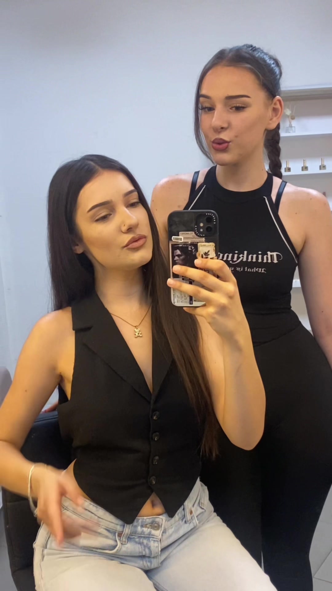 @FatjonaC