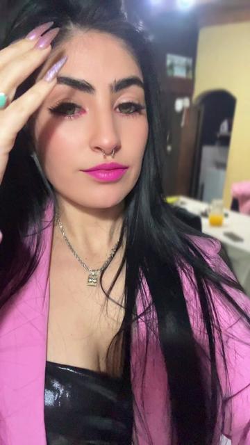 @angieurtubey