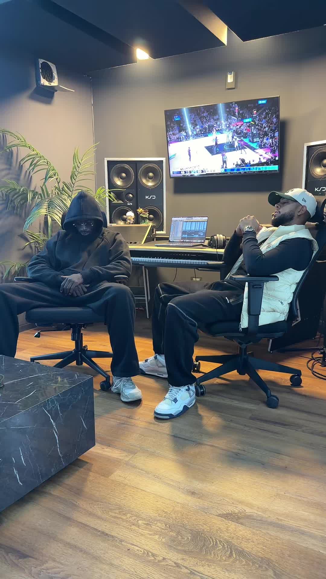 @HoodBlaq