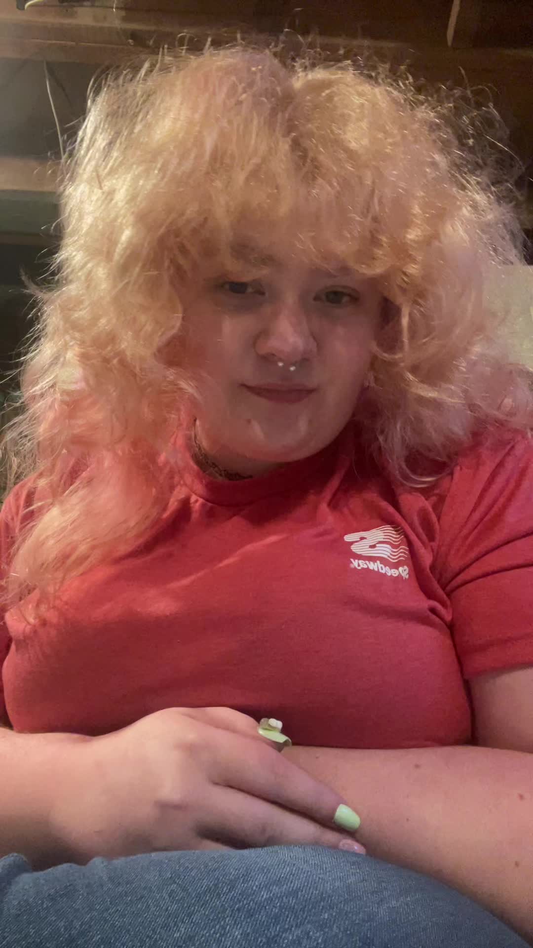 @𝓕𝓾𝔃𝔃𝔂 <3