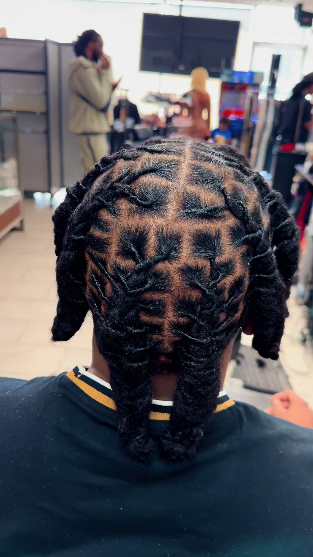 @ZOE-LOCKS-CUTZ
