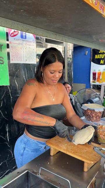 @dlucyempanadas
