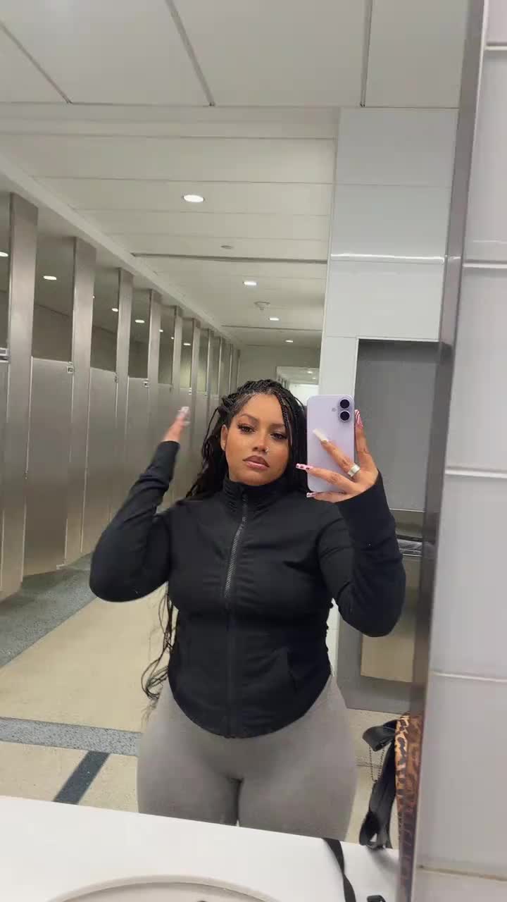 @TheeTropixalRedd