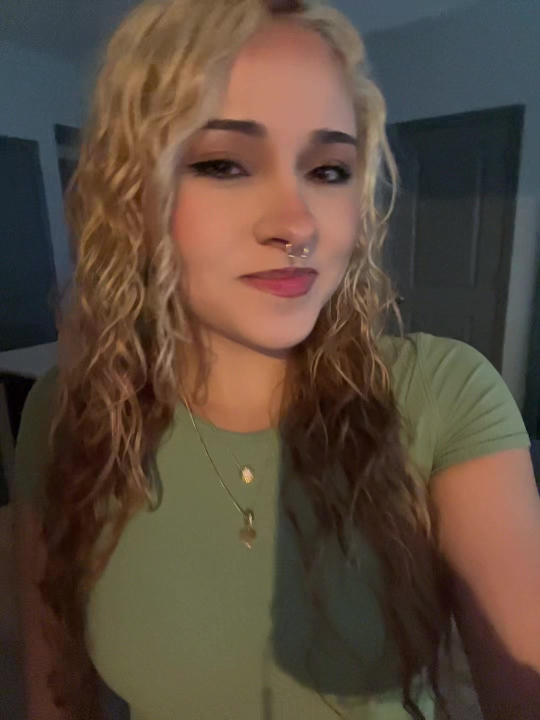 @lyvqrz