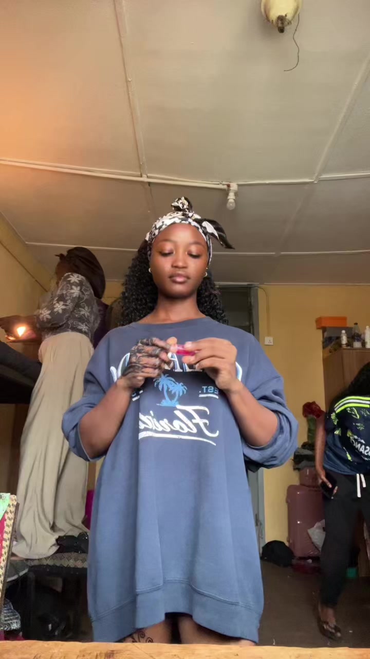 @Girl_on_locs