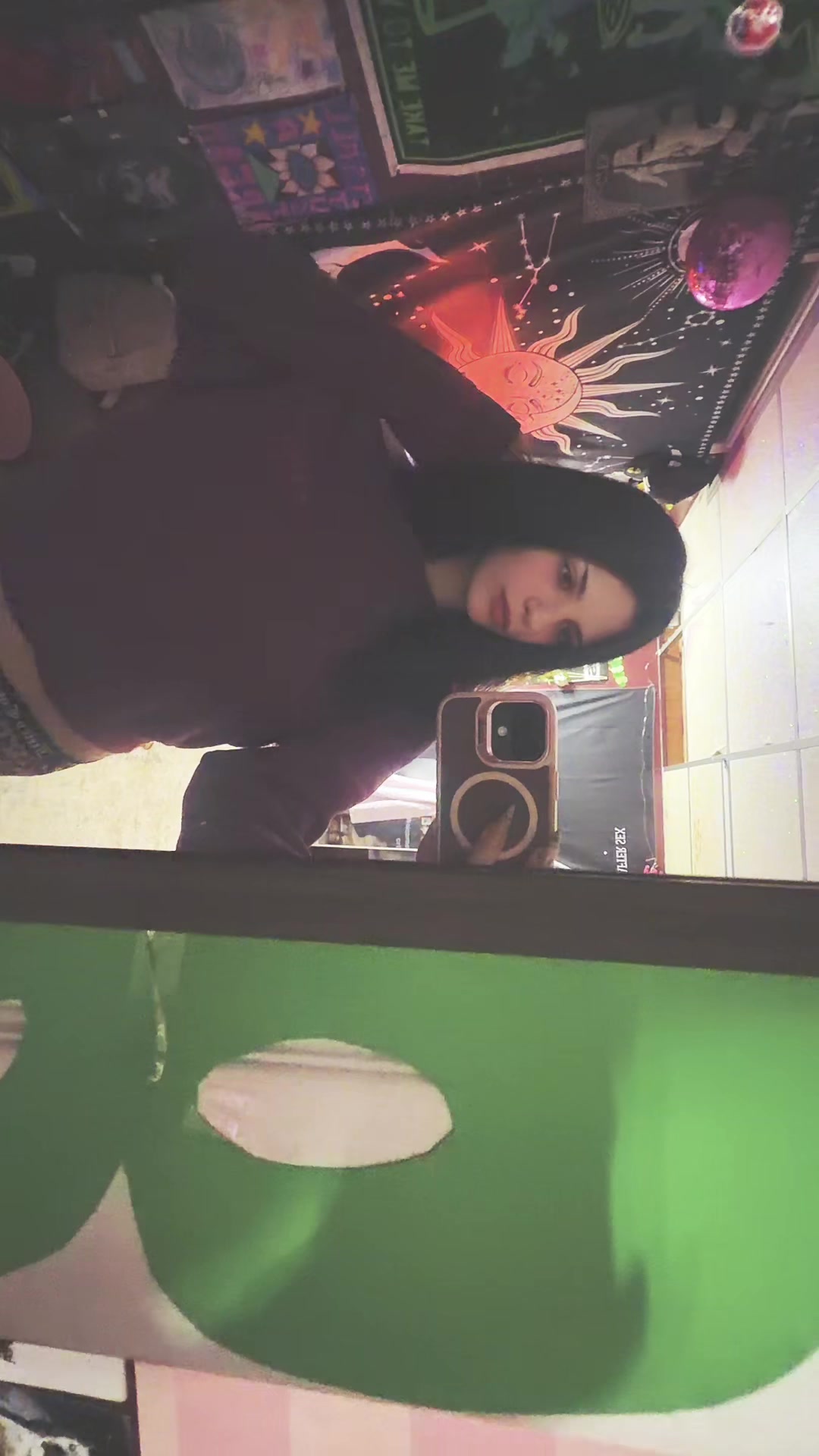 @leftcheekqueef