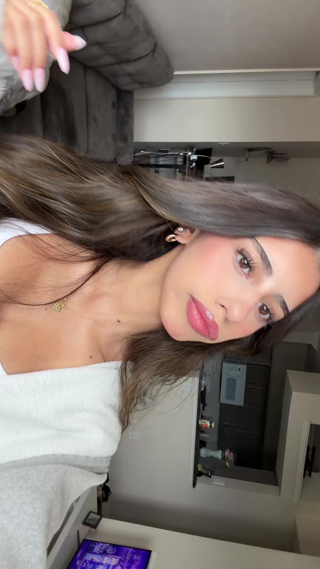 @bella