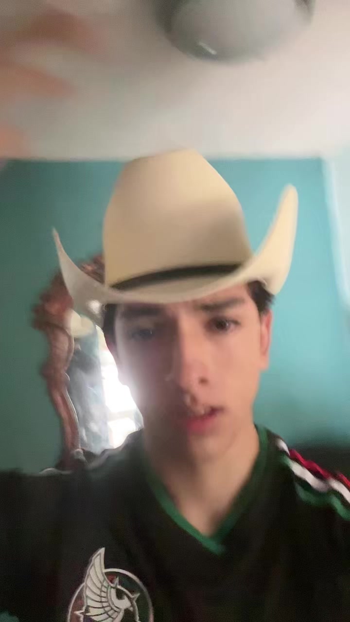 @daniel._.villawolves