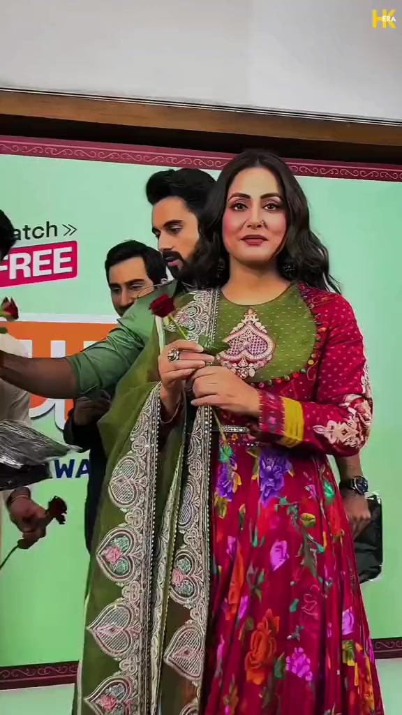 @Hina Khan 💎