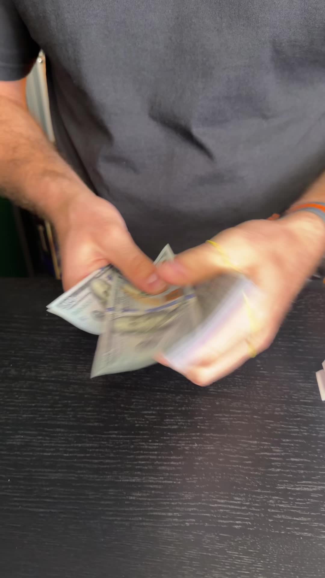 @queensell_games