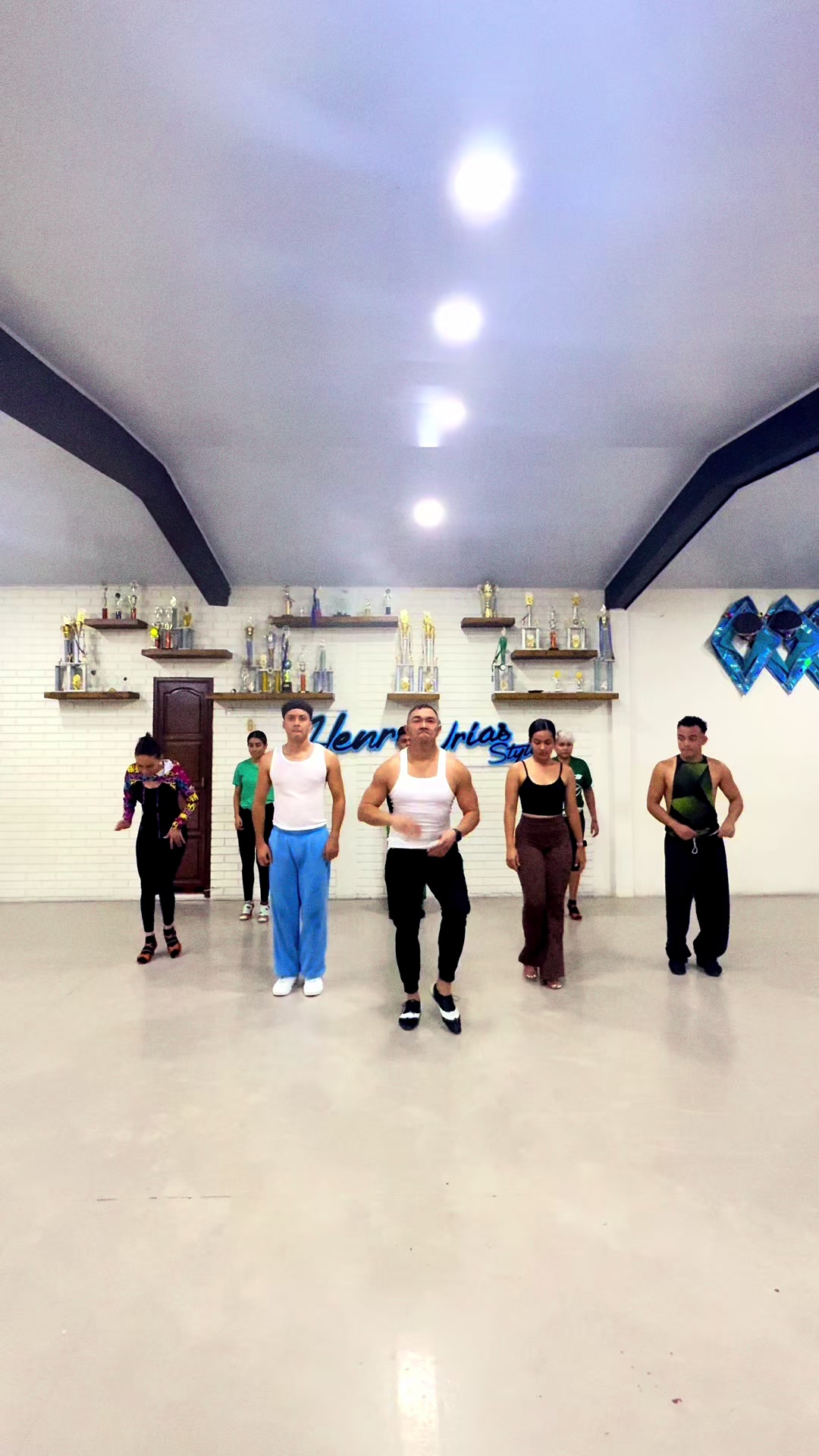 @🕺🏻Henry Urías 🇸🇻