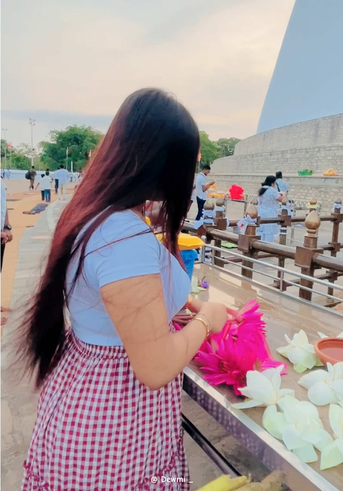 @𝑫𝒆𝒘𝒎𝒊_🍒