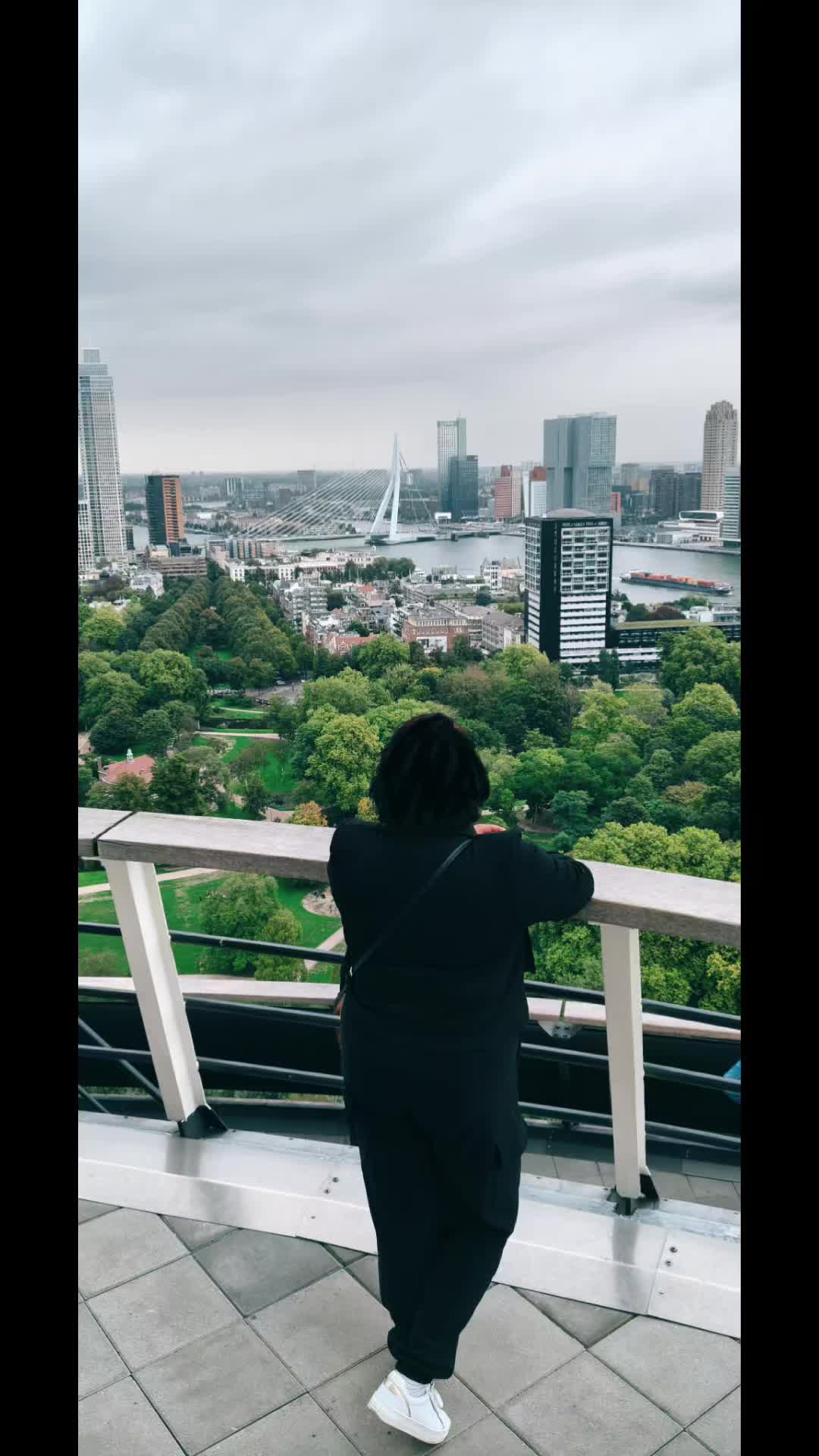 @AnitaB.