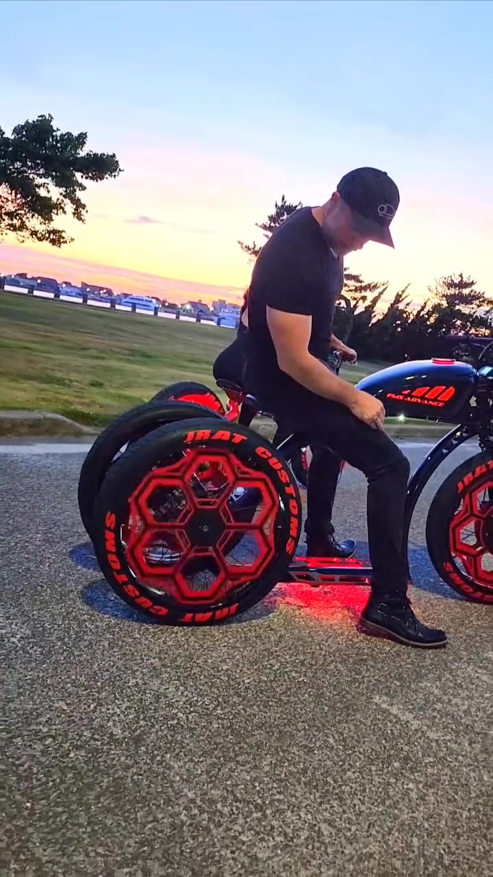 @Jrat Custom E-Bikes