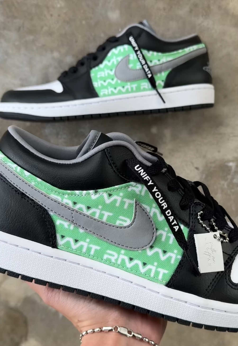 @With An H Shoe Customization