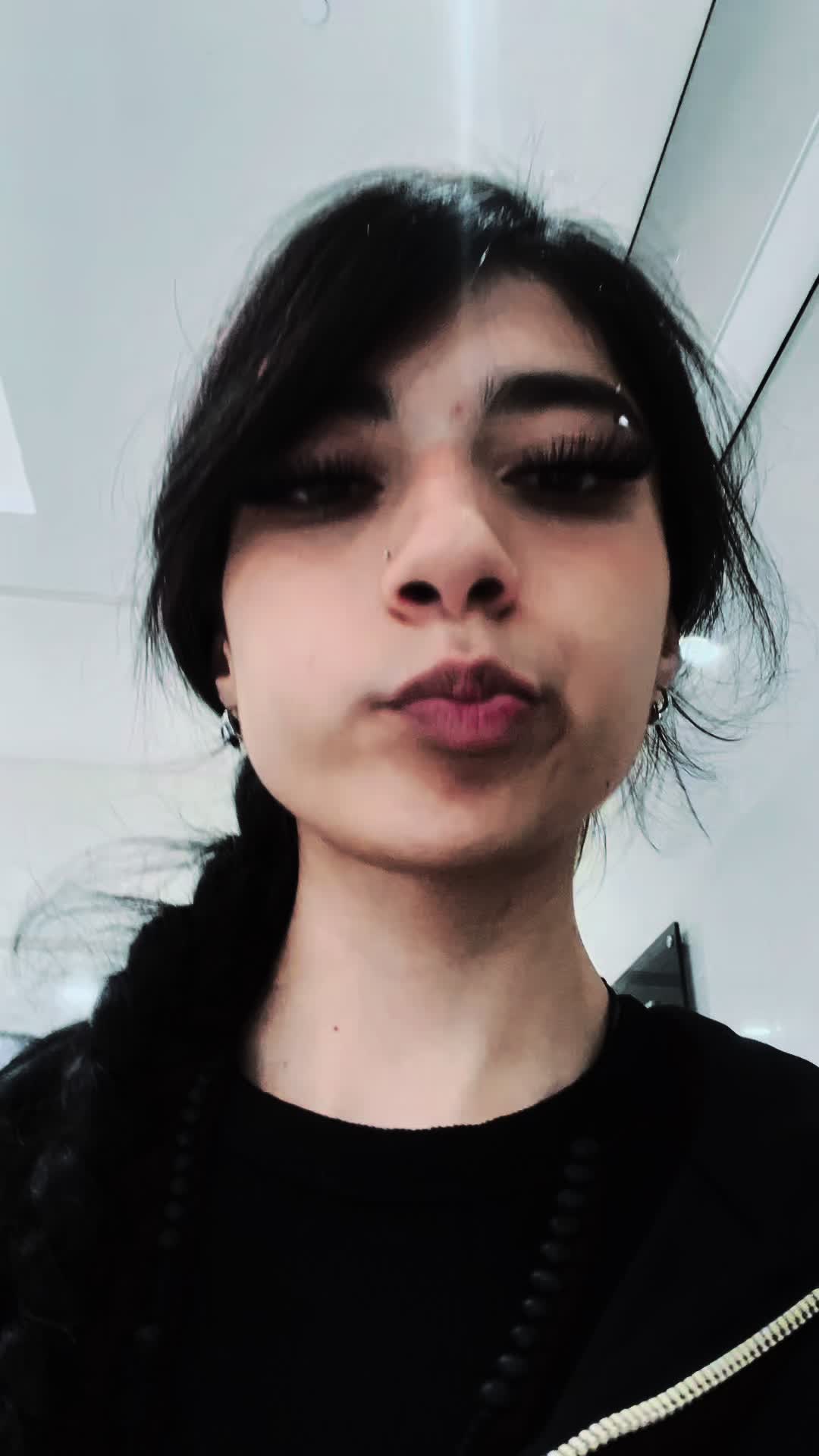 @*•*