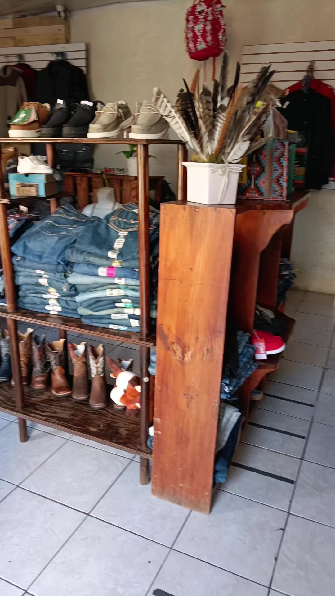 @Ledesma's Store